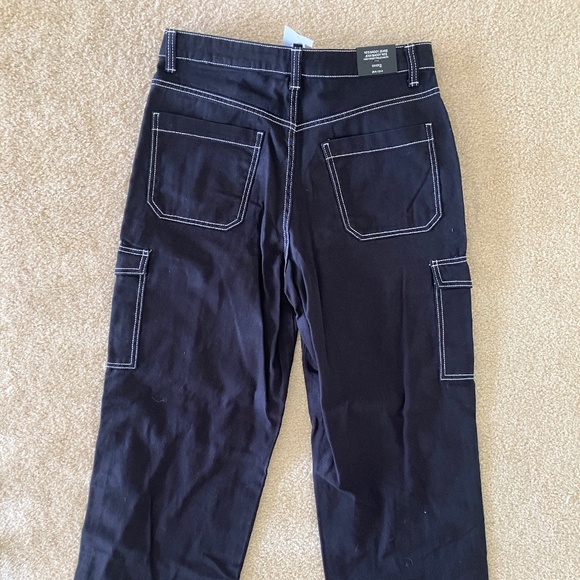 H&M 90s Baggy Cargo Jeans Black NWT Size 8 - Picture 3 of 8